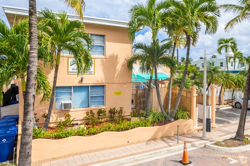 Blue Wave at Hollywood Beach Hotels