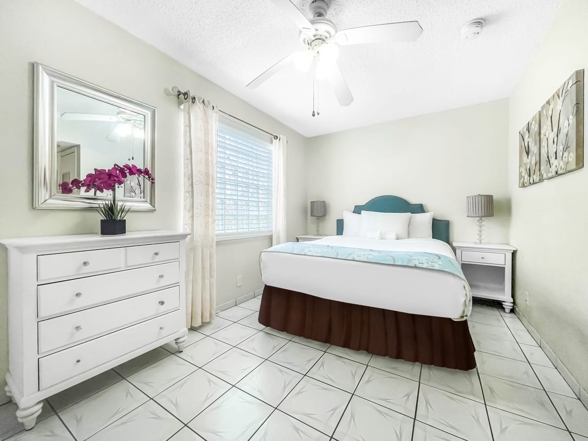 Bedroom Suite at Hollywood Beach Hotels, photo 2